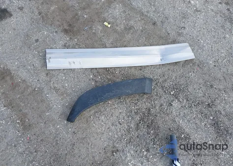 2024 Volvo Xc60 B5 Core Dark Theme z USA, uszkodzony, nr VIN YV4L12RKXR1924749